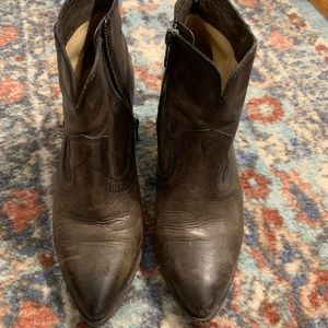 Women’s Frye Distressed ankle Cowgirl boots